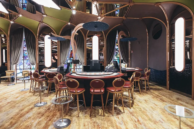 Spielsaal des Casino Graz mit Roulette-Tisch