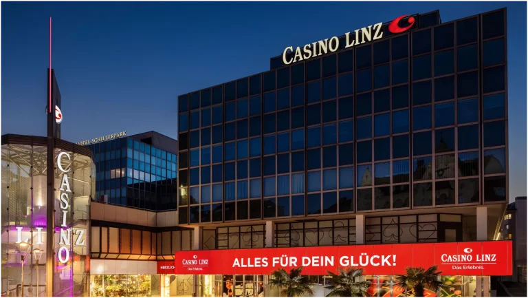 Außenansicht des Casino Linz bei Nacht