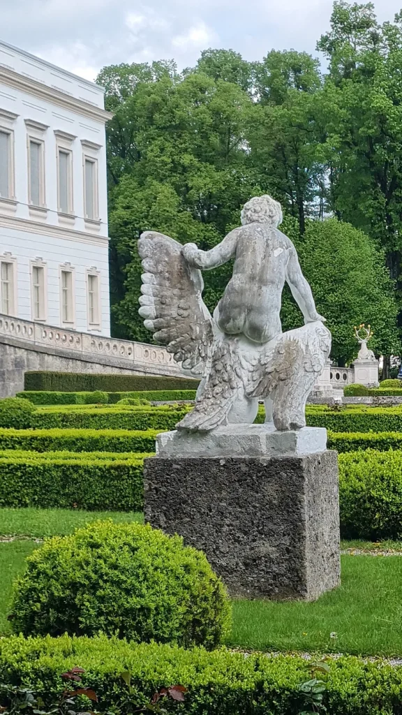 Gartenstatue beim Casino Salzburg