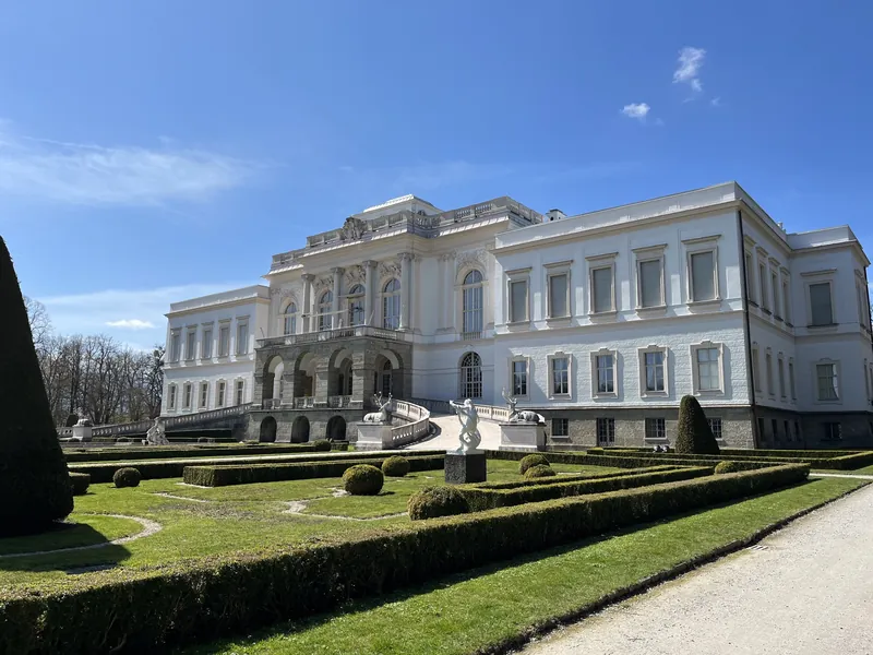 Casino Salzburg im Schloss Klessheim mit Garten