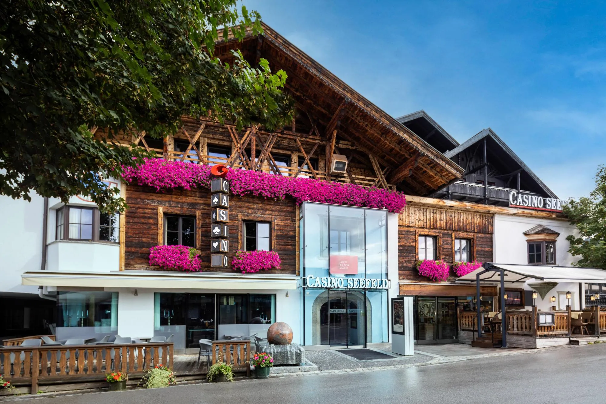 Außenansicht des Casino Seefeld