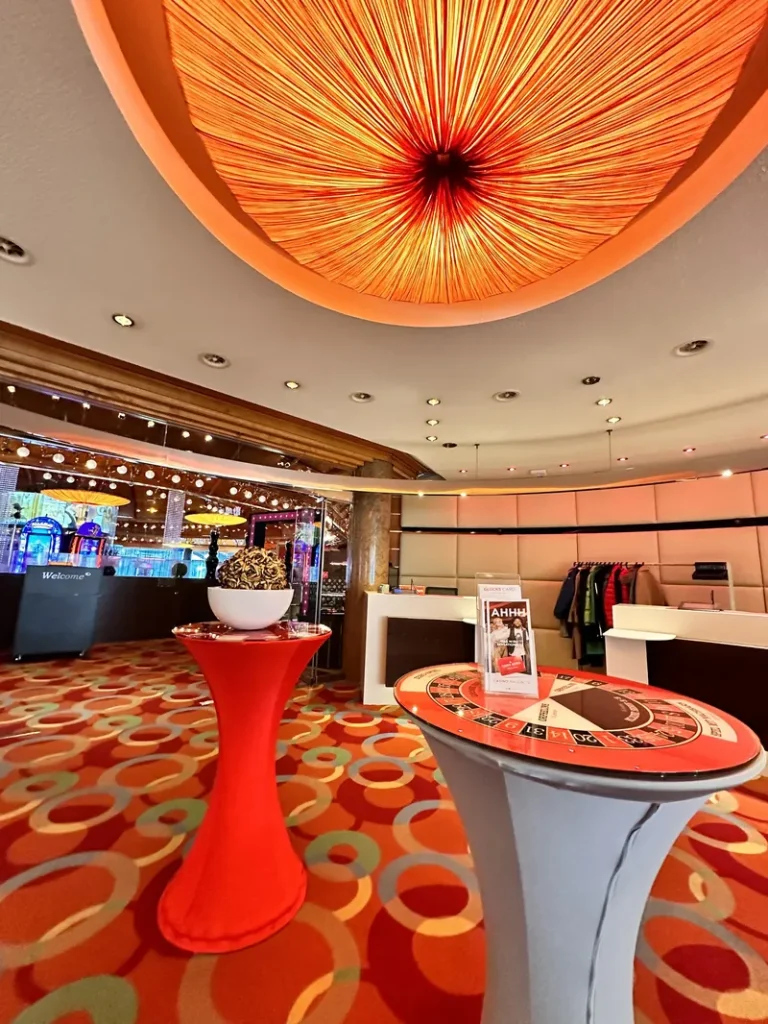 Foyer des Casino Velden mit Roulette-Tisch