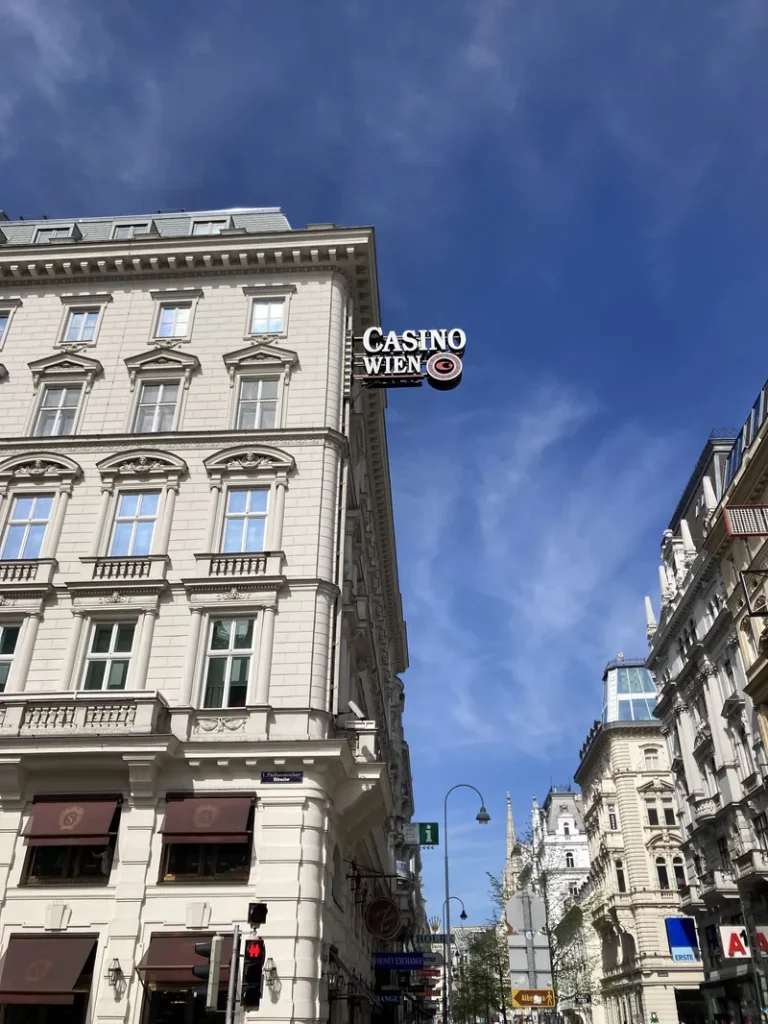 Casino Wien Schild an historischer Fassade