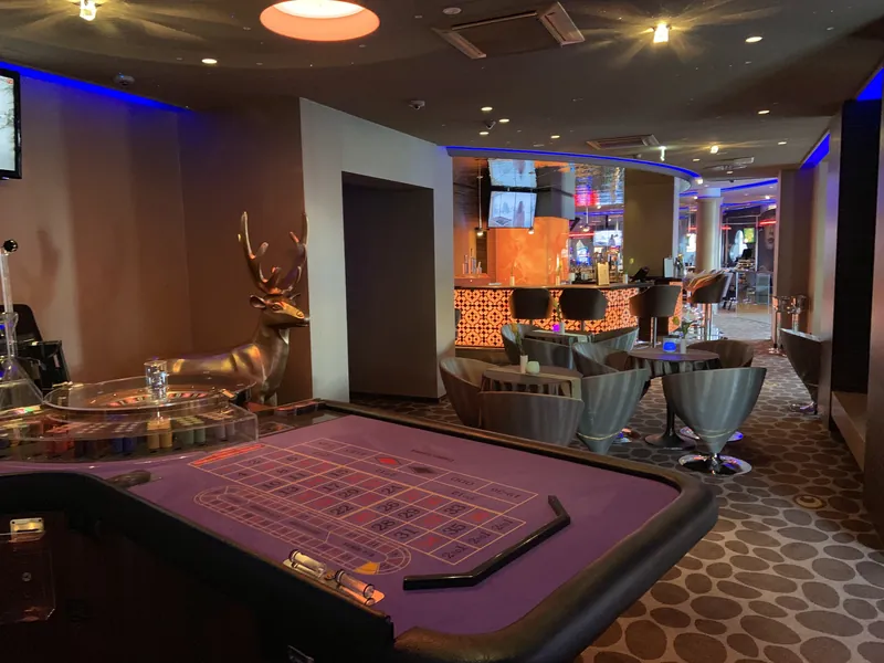 Roulettebereich im Casino Zell am See mit Lounge